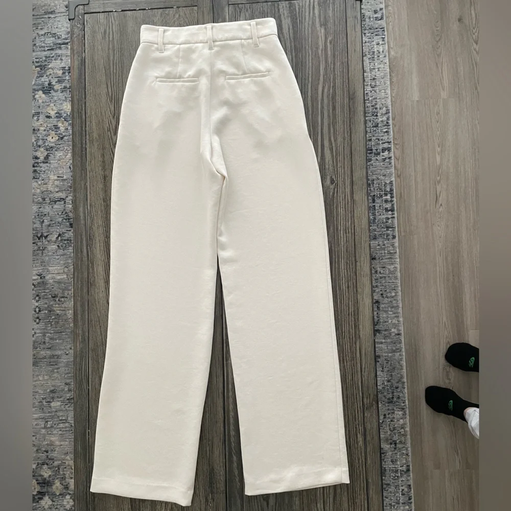 Aritzia reposhing this